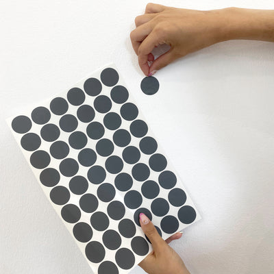 Video demostración de aplicación de vinilo decorativo topitos lunares 3cm en pared - Nicolasito.es
