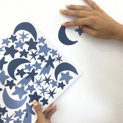 Video explicatico sobre cómo colocar vinilo decorativo para paredes en forma de estrellas y lunas - Nicolasito.es