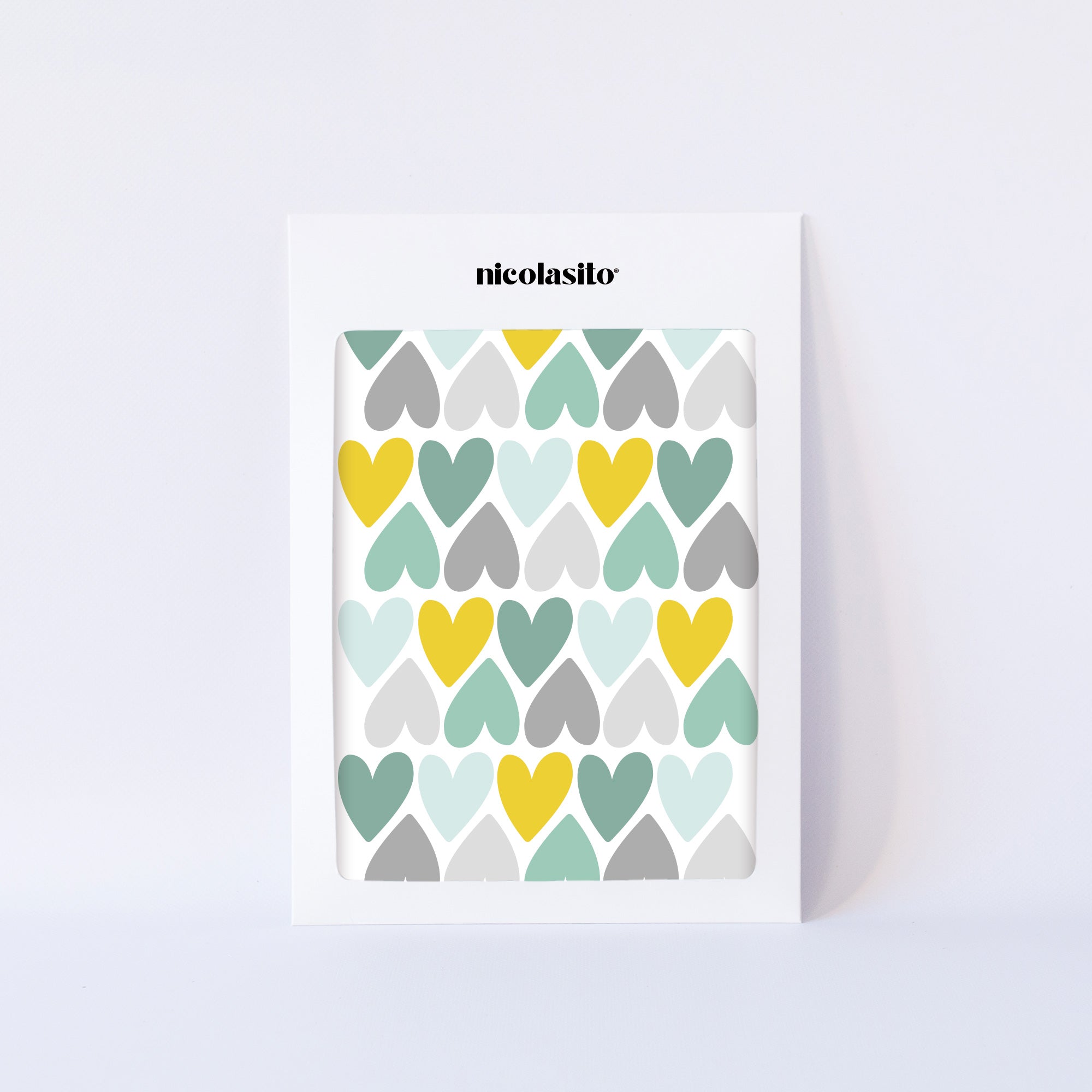 Imagen que muestra el vinilo decorativo en forma de corazones en color verde pastel en su packaging original - Nicolasito.es #color_Pastel mint