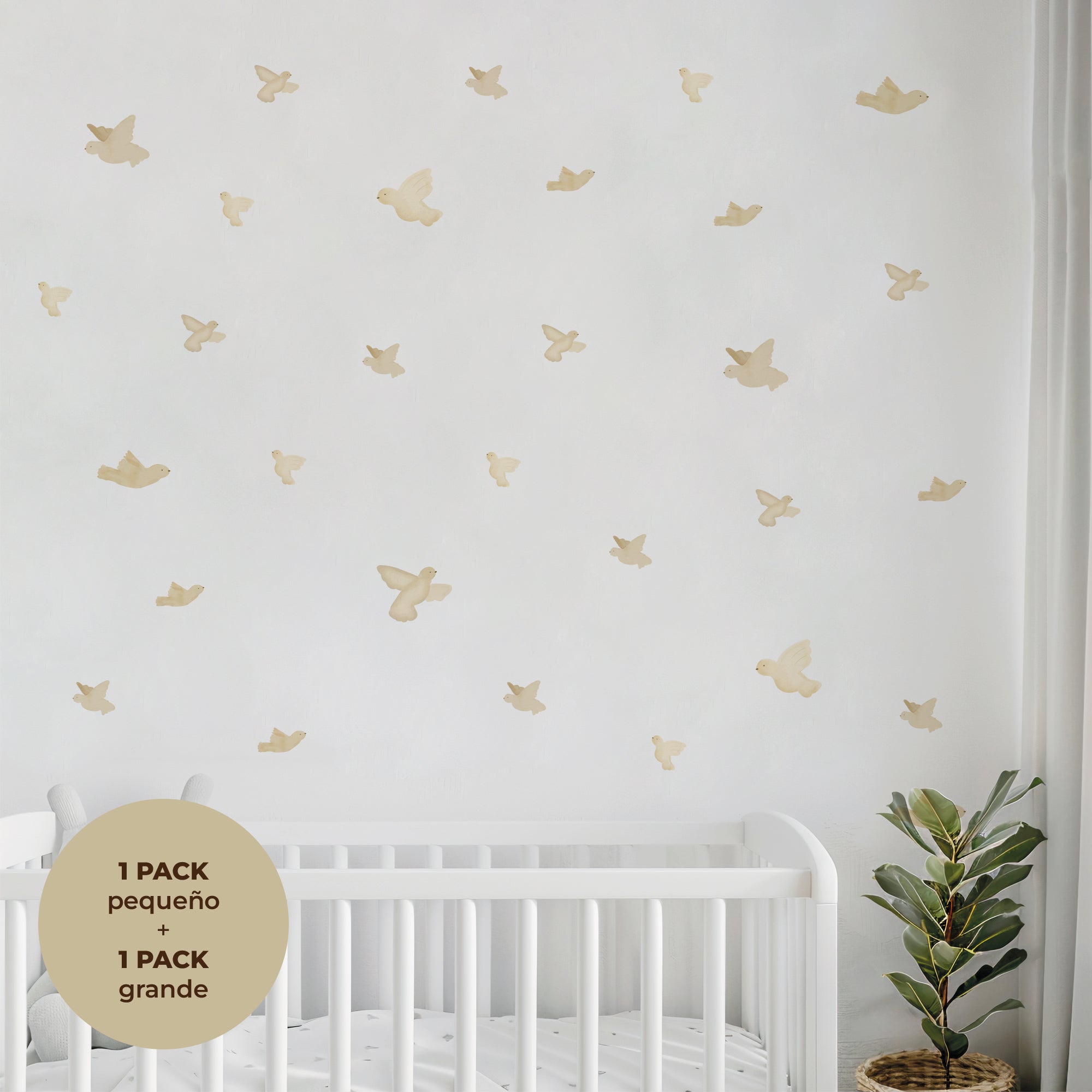 Dormitorio de bebé decorado con  vinilos adhesivos de pájaros acuarela beige en tamaño pequeño y grande. La composición crea un efecto papel pintado - Nicolasito.es #Tamaño_Grande