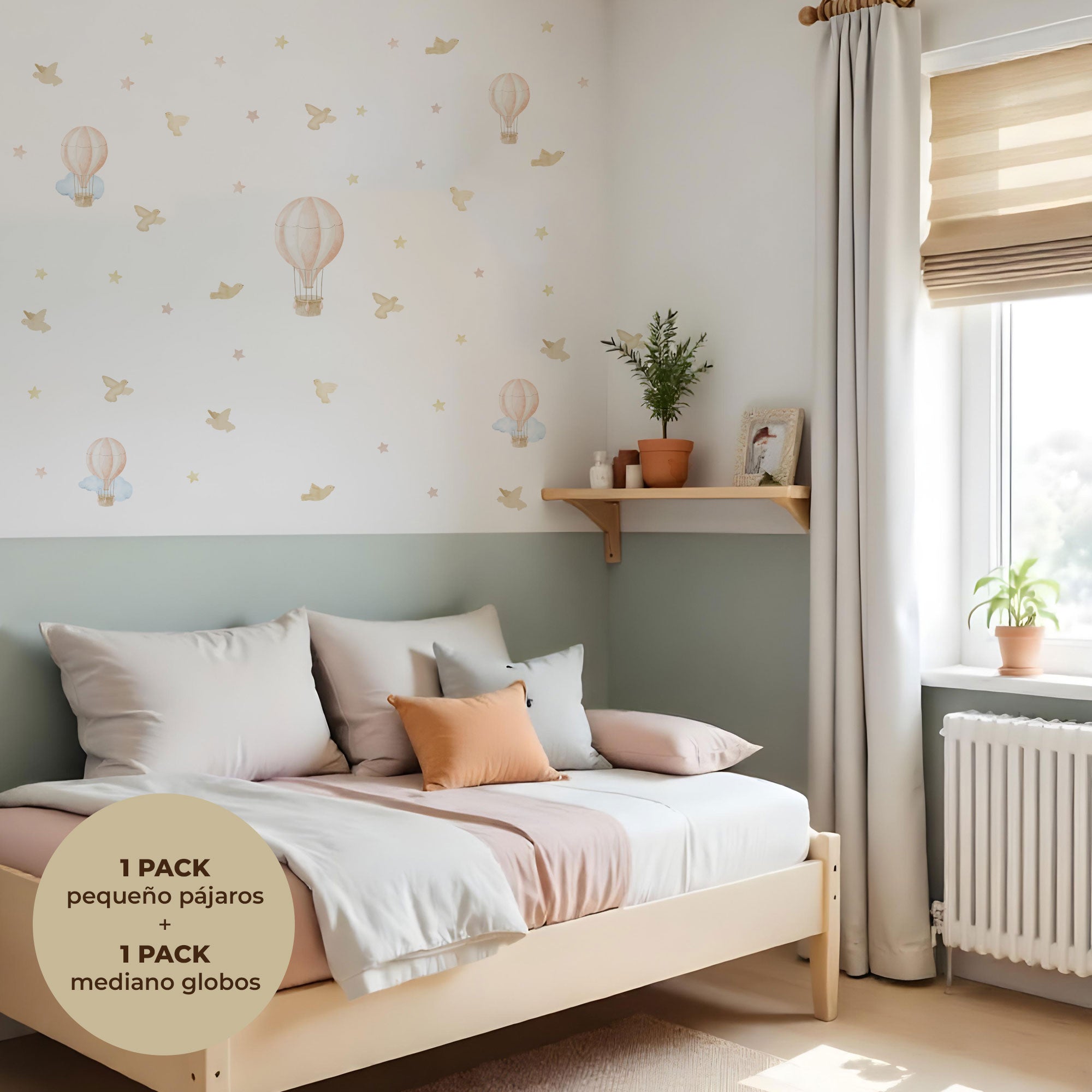 Habitación infantil decorada con vinilo decorativo de globos aerostáticos y pájaros acuarela en tonos beige y pastel - Nicolasito.es #Tamaño_Pequeño