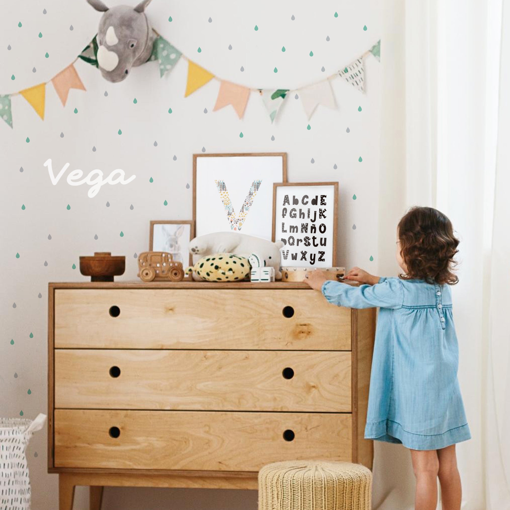 Vinilo adhesivo personalizado con nombre para dormitorio infantil de estilo nórdico - Nicolasito.es #color_Blanco