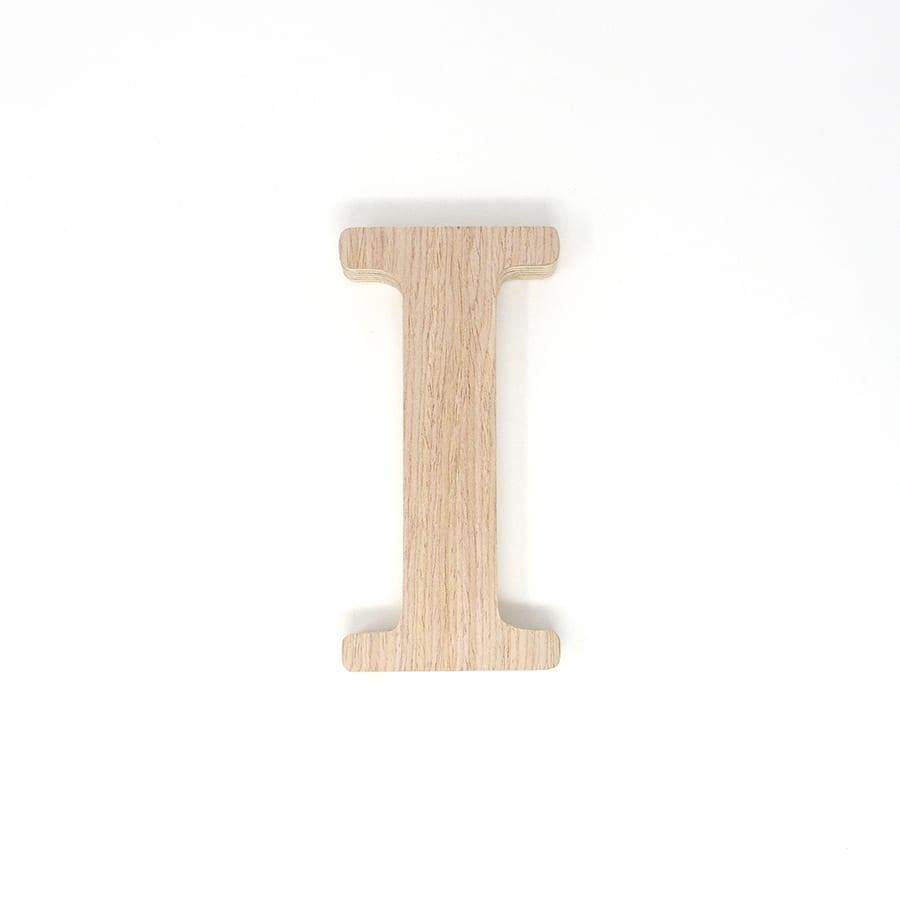Inicial Type en madera Nicolasito