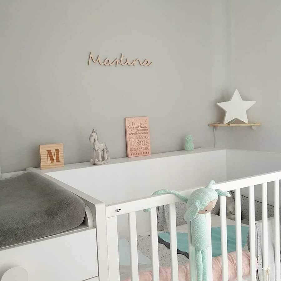 Nombre decorativo en madera para habitacion de bebe