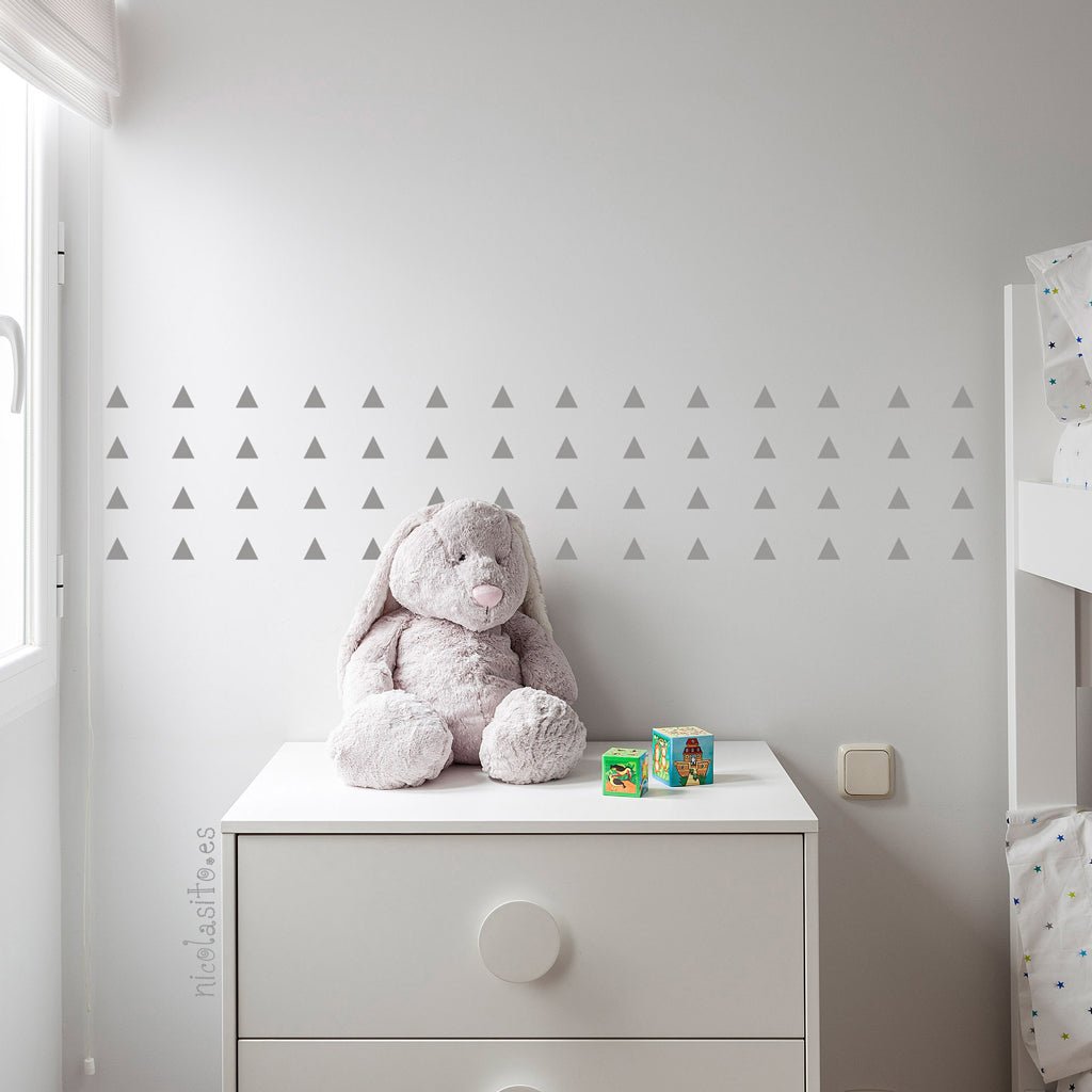 Cómo decorar una habitación infantil con vinilo mini triángulos #color_Gris claro