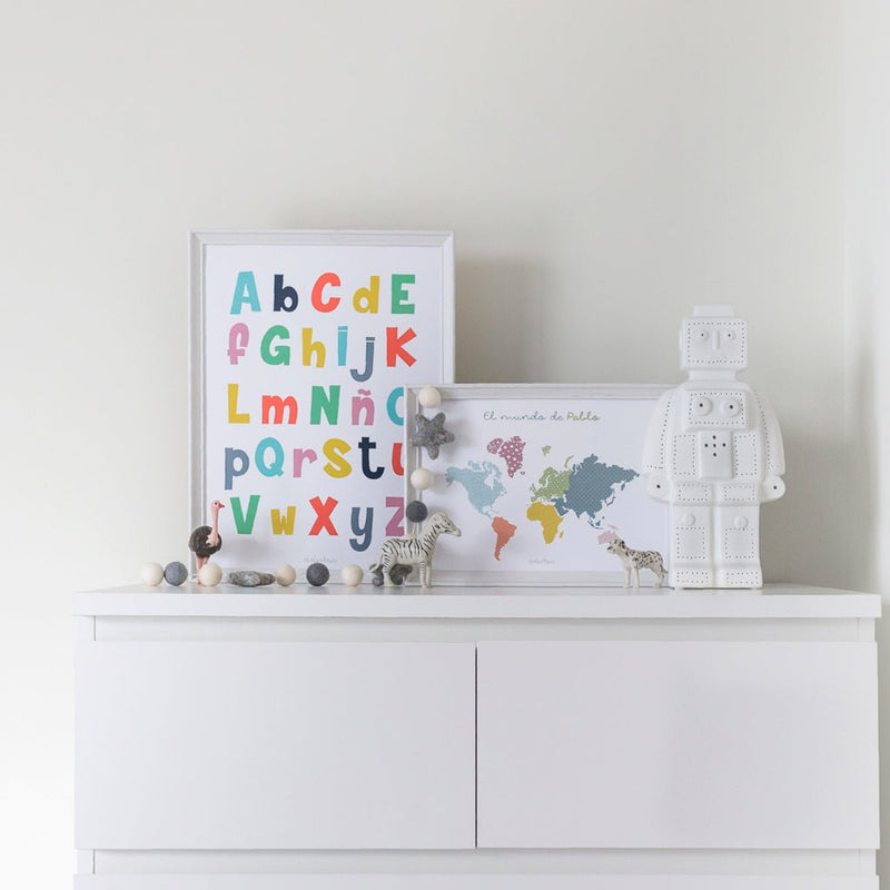 Decoración infantil con láminas abecedario de colores