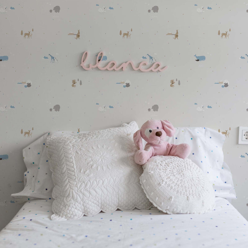 Papel pintado para decoracar habitación infantil con estampado de animales en color gris