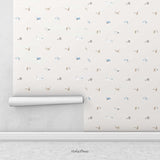 Papel pintado para decoracar habitación infantil con estampado de animales en color gris