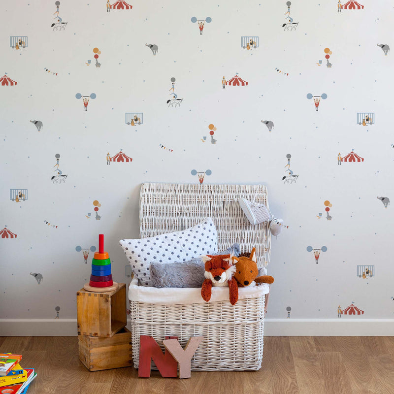 Papel pintado para decorar habitación infantil con estampado de circo blanco